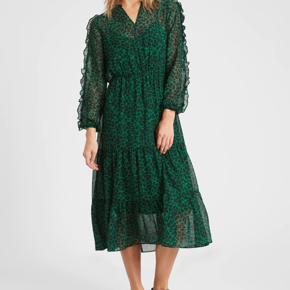 Banana Republic Dresses & Skirts - Banana Republic Ruffle Midi Dress